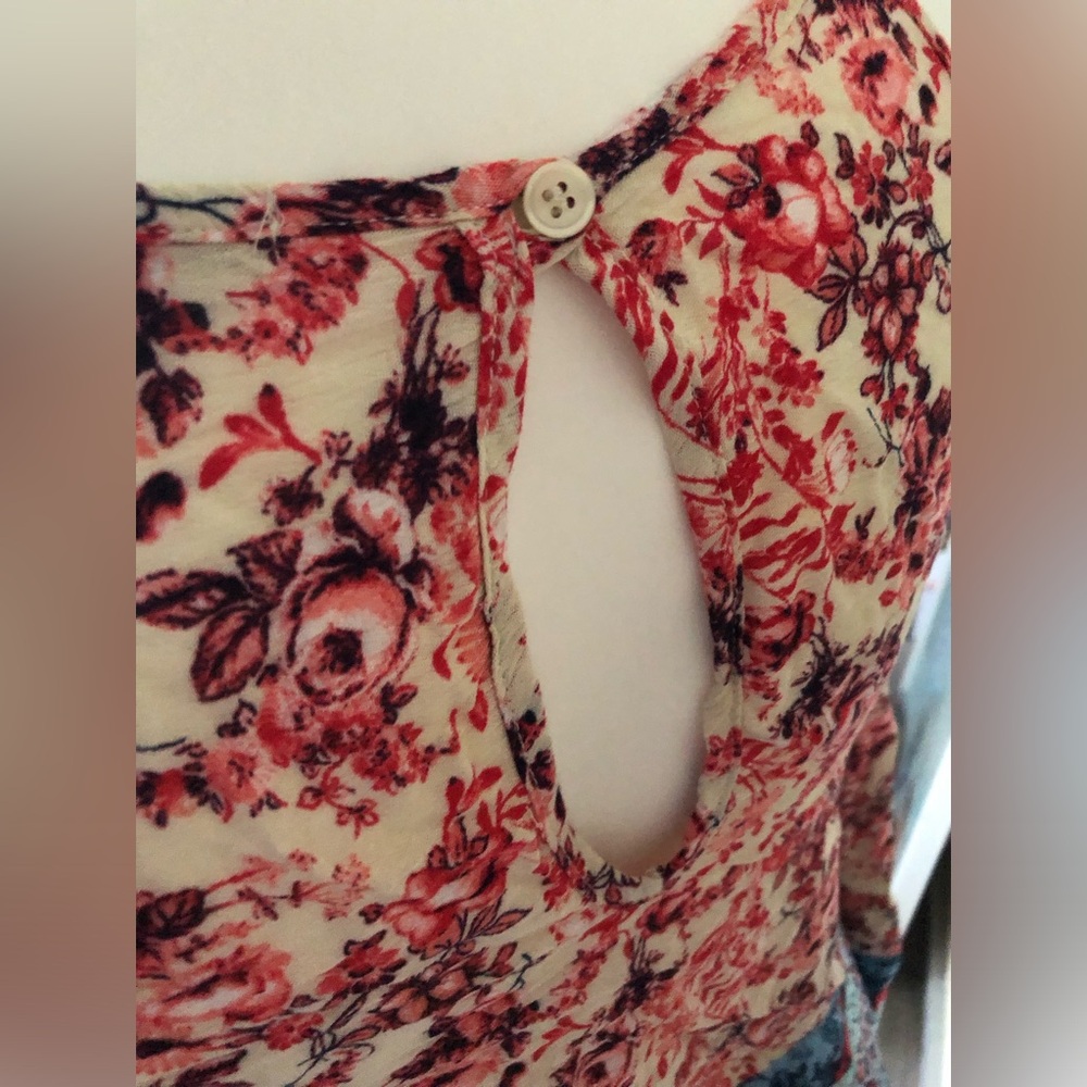 Floral top - Picture 8 of 8